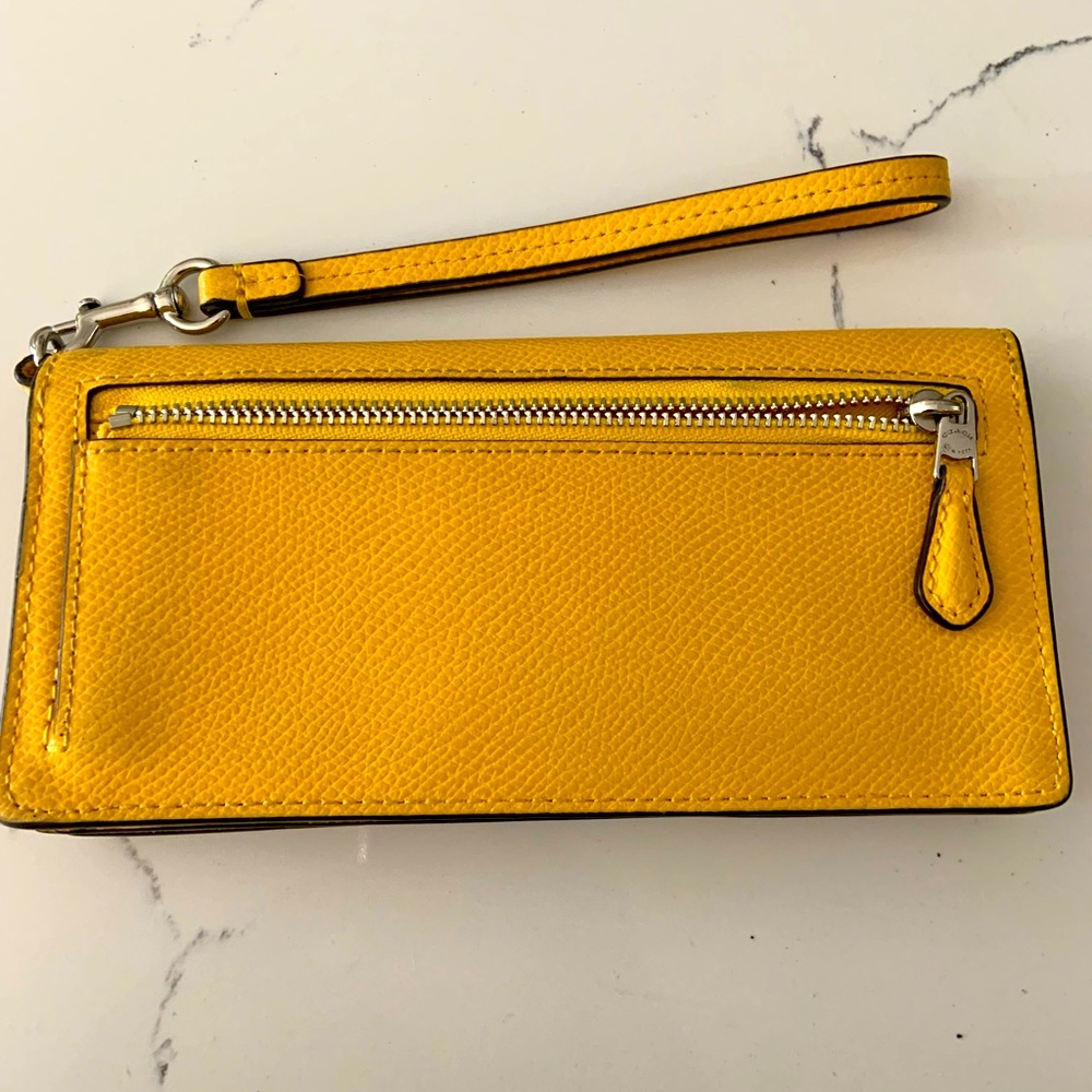 Yellow Coach Set - Picture 3 of 6